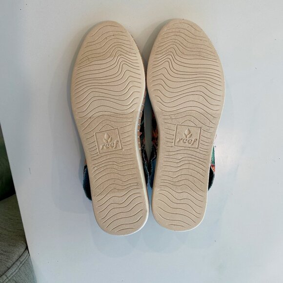 Reef Escape Slingback Sandals - NWOT - Womens 8 - Black Hibiscus print - Picture 5 of 5